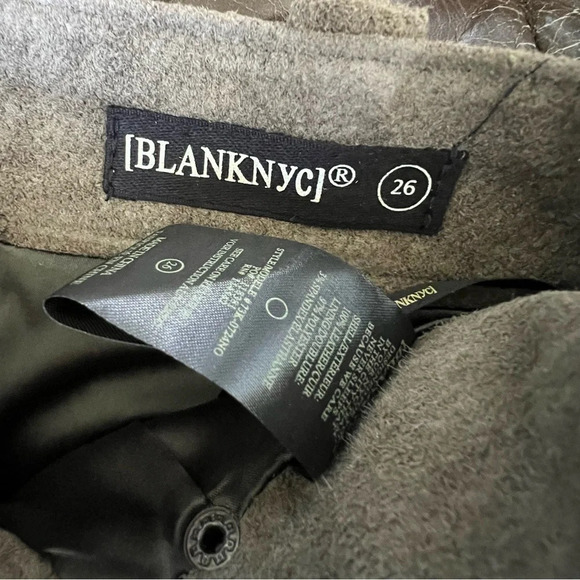 Blank NYC Run For It Taupe Suede Leather Mini Skirt Sz 26 Diagonal Zip Button - Picture 12 of 14